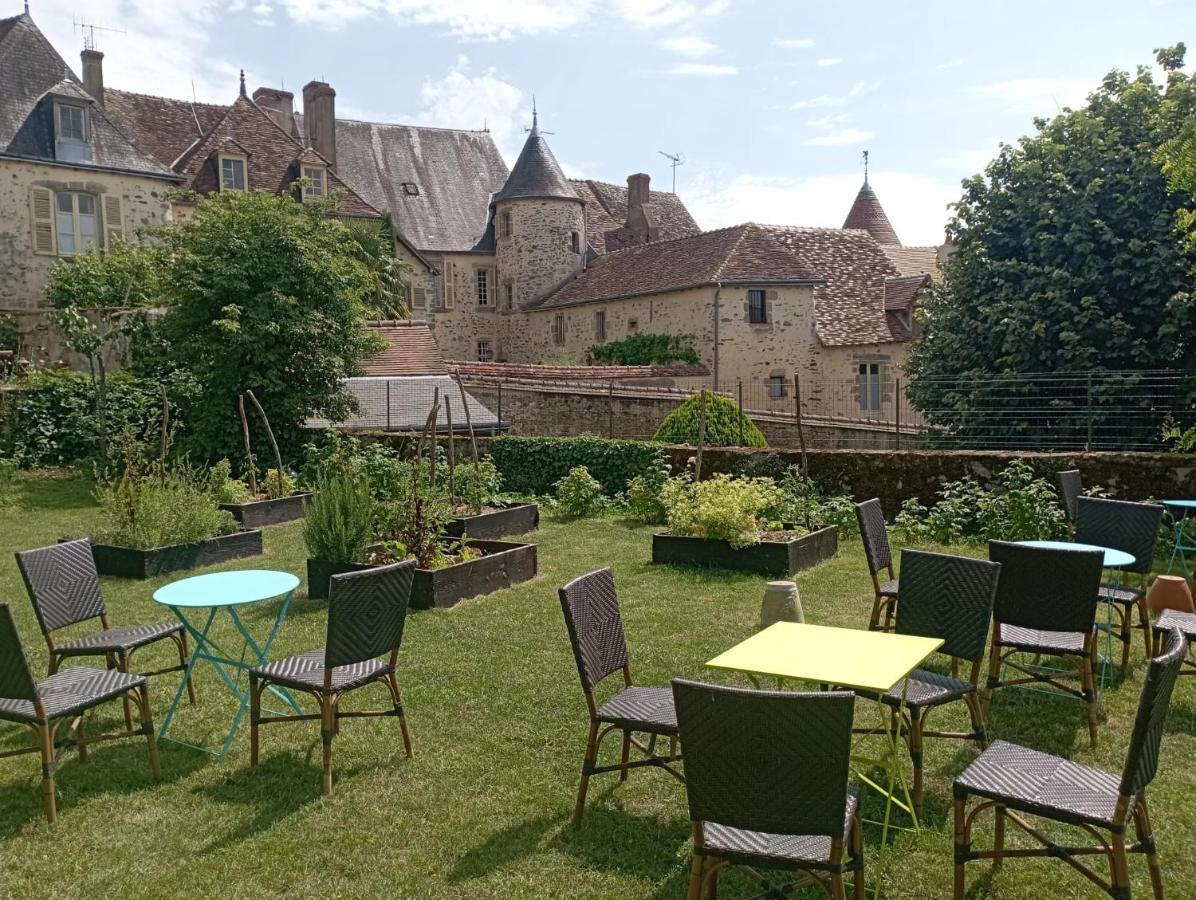 Les Chambres Fleuries Saint-Benoît-du-Sault エクステリア 写真